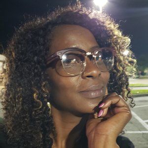 Meet your Posher, Dionne